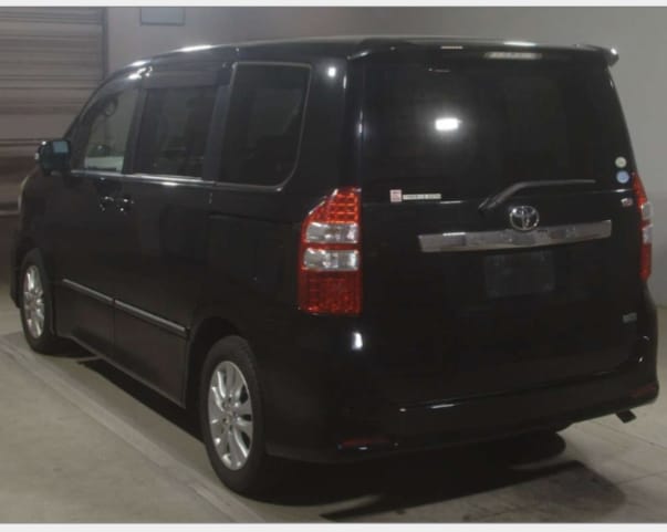 2010 TOYOTA NOAH